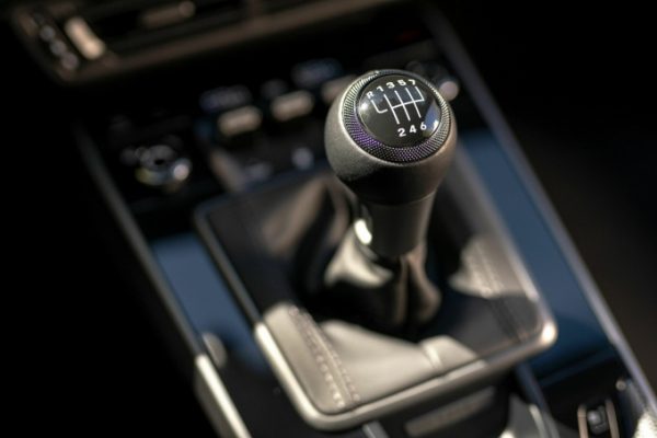 Số sàn biến mất: Tương lai nào cho xe hơi thế giới?