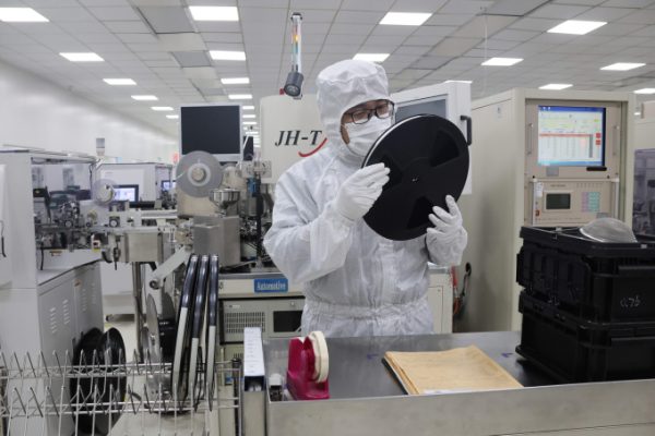 Sản xuất Trung Quốc tiếp tục giảm: Xu hướng và phân tích