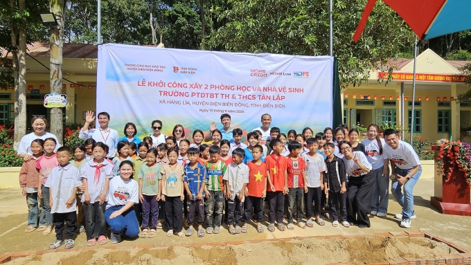 Lễ khởi công xây hai phòng học và nhà vệ sinh tại trường Phổ thông dân tộc nội trú tiểu học và trung học cơ sở Tân Lập tỉnh Điện Biên. Ảnh: Home Credit