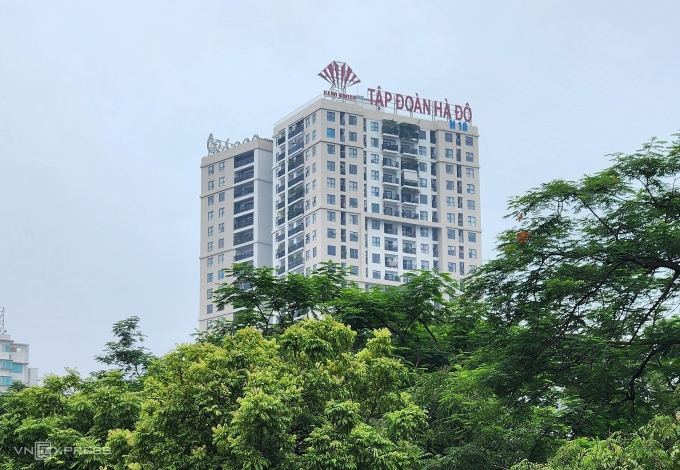 Chung cư Hà Đô Parkview tại quận Cầu Giấy, tổng 34 tầng, sau 10 năm vận hành nảy sinh các tranh chấp khu vực hầm để ôtô, vấn đề khá phổ biến của các chung cư hiện nay. Ảnh: Thanh Lam