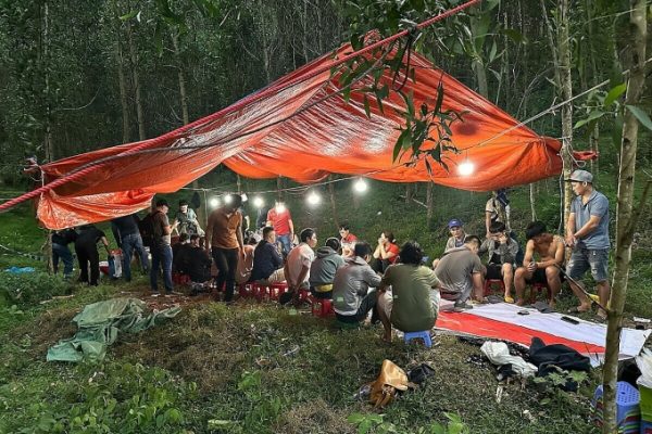 Đột kích sới bạc trên đồi keo: 50 công an ra quân