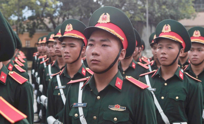 Binh nhất Phan Gia Huy tập luyện ở Làng Văn hóa các dân tộc Việt Nam, Hà Nội, sáng 26/8. Ảnh: Xuân Diện