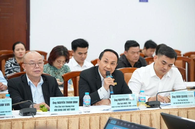 Các đại biểu tham dự diễn đàn trình bày