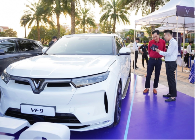 Xe điện VF 9 tại một sự kiện thu xăng – đổi điện. Ảnh: Tuấn Vũ