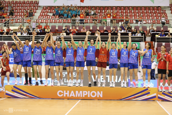 Việt Nam thắng Thái Lan 3-2 để vô địch chặng hai giải bóng chuyền nữ SEA V-League 2025, tại nhà thi đấu tỉnh Ninh Bình, ngày 10/8/2025. Ảnh: Hiếu Lương