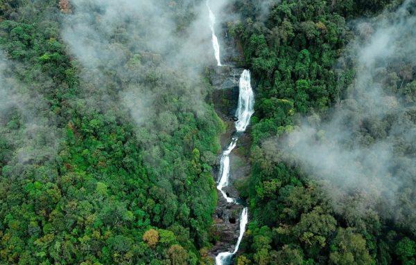 Khám phá thác Siu Puông Quảng Ngãi: 7 tầng linh thiêng giữa rừng già