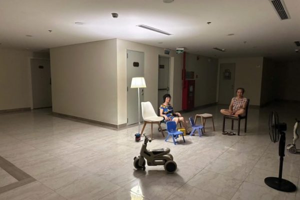 Chung cư mất điện mùa nóng: Bi hài chuyện ở Hà Nội