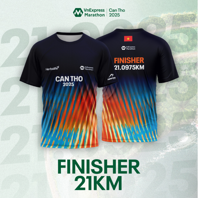 Thiết kế áo finisher 21km. Ảnh: VM