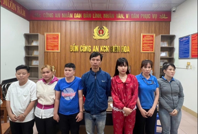 Những người tham gia đánh nhau, bị công an tạm giữ. Ảnh: Công an Đồng Nai