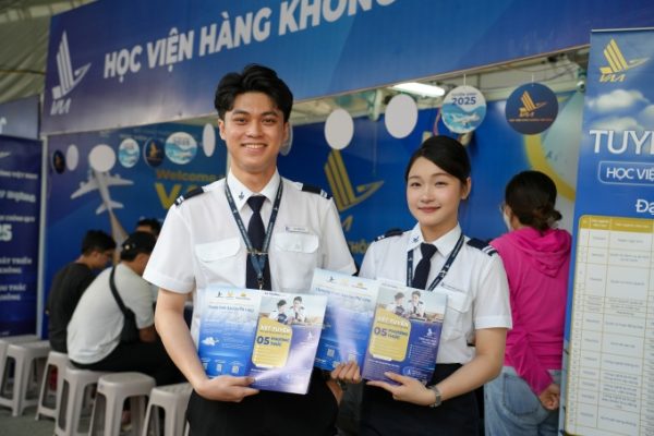 Điểm chuẩn Học viện Hàng không: Dự kiến tăng mạnh 4-6 điểm