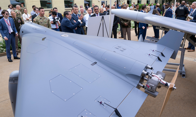 Nguyên mẫu UAV thuộc dòng LUCAS được trưng bày tại Lầu Năm Góc ngày 16/7. Ảnh: US Navy