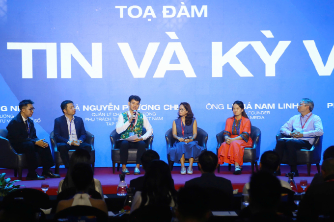 Các khách mời tại tọa đàm. Ảnh: Phạm Dự