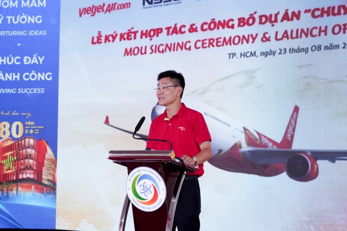 Ông Tạ Hữu Thanh, Giám đốc thương mại hãng hàng không Vietjet  phát biểu tại lễ ký hợp tác và công bố dự án. Ảnh: Tài Nguyễn