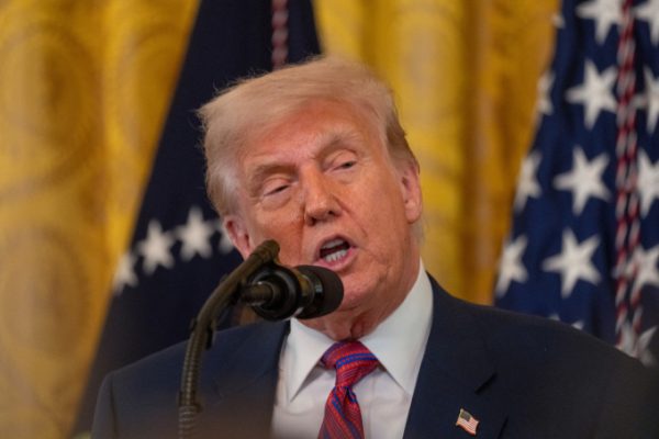 Ông Trump điều tàu ngầm hạt nhân: Thông điệp răn đe?