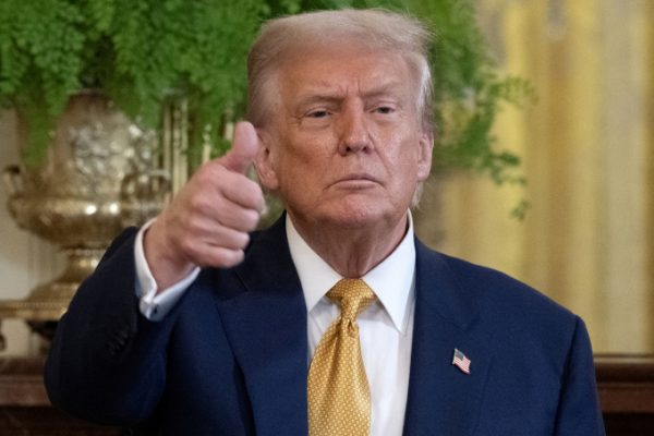 Ông Trump mở cửa cho 600.000 du học sinh Trung Quốc: Tin mới