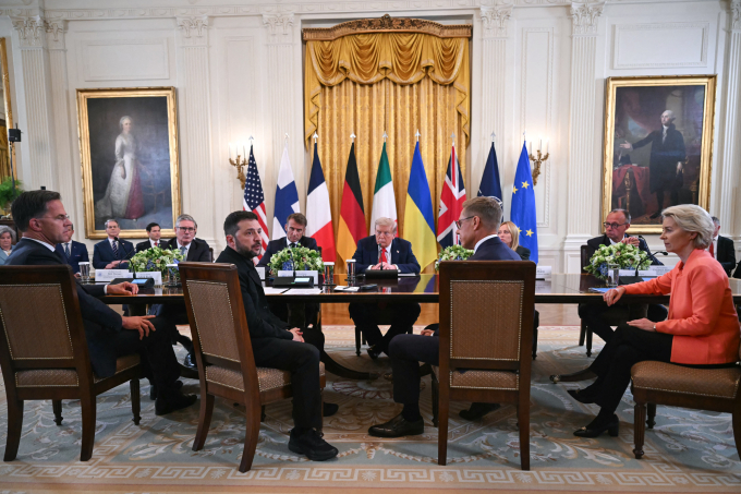 Tổng thống Mỹ Donald Trump gặp người đồng cấp Ukraine Volodymyr Zelensky, các lãnh đạo châu Âu và Tổng thư ký NATO tại Nhà Trắng ngày 18/8. Ảnh: AFP