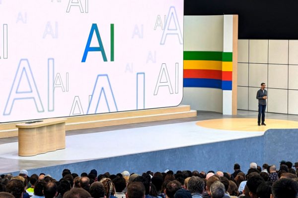 Google: Áp lực sử dụng AI ‘mọi lúc mọi nơi’