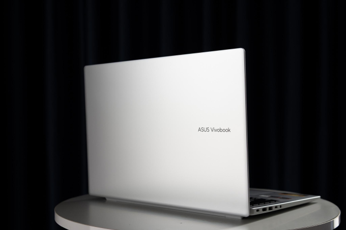 Laptop Asus Vivobook dùng chip AMD. Ảnh: AMD