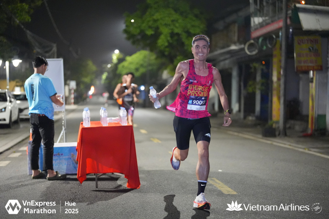 Bác sĩ Đinh Linh tham dự VnExpress Marathon Huế hồi tháng tư. Ảnh: VM