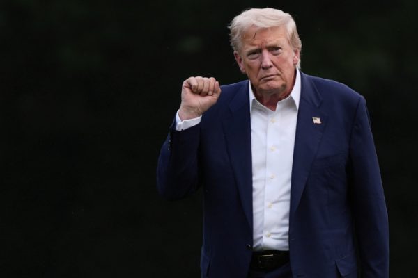 Cố vấn Nhà Trắng: Ông Trump xứng đáng giải Nobel Kinh tế