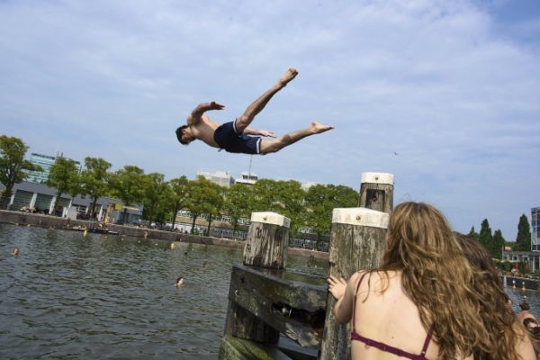 Amsterdam: Thiên đường bơi lội bạn không thể bỏ lỡ