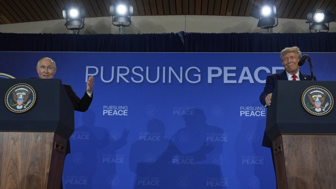 Ông Trump và ông Putin tại cuộc họp báo chung sau hội nghị thượng đỉnh ở Alaska ngày 15/8. Ảnh: AP