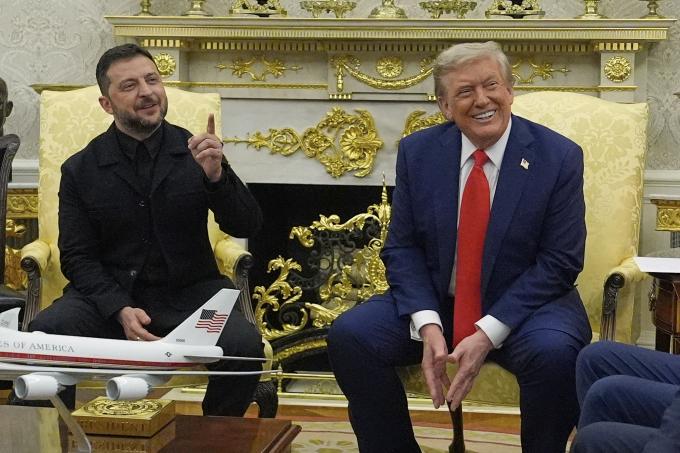 Tổng thống Ukraine Zelensky (trái) và Tổng thống Mỹ Trump tại Nhà Trắng ngày 18/8. Ảnh: AP