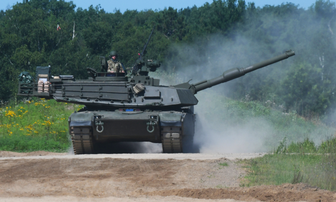 Xe tăng Abrams Mỹ tại thao trường ở bang Minnesota hôm 28/7. Ảnh: US Army