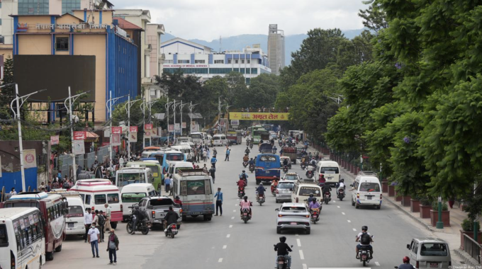 Xe ôtô điện xuất hiện trên đường phố tại Nepal. Ảnh: Diwakar Rai/DW