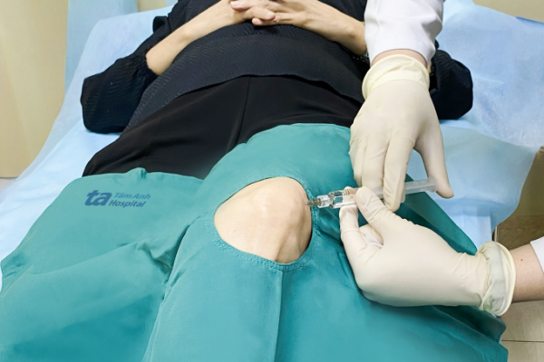 Tiêm khớp: Lợi ích và nguy cơ bạn cần biết