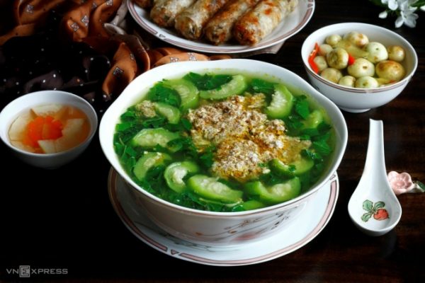 Không nên ăn canh cua tối: Giải thích từ chuyên gia