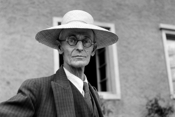 Chân dung nhà văn Hermann Hesse. Ảnh: Keystone