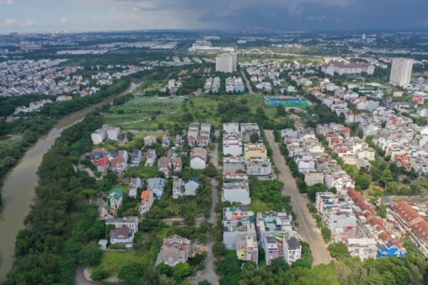 Giá nhà liền thổ TP HCM: Vượt 176 lần thu nhập – Cú sốc bất động sản!