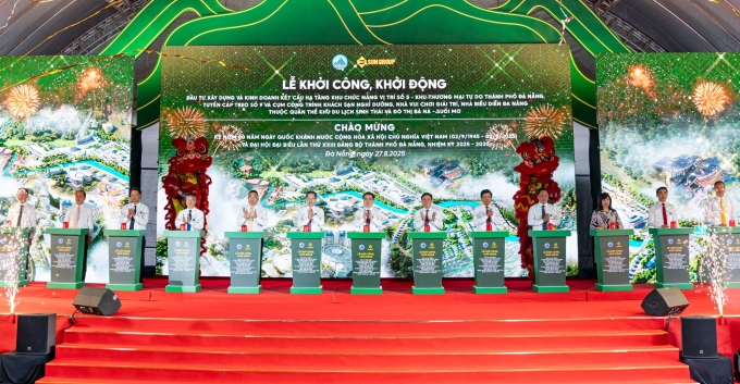 Các đại biểu thực hiện nghi lễ khởi động. Ảnh: Sun Group