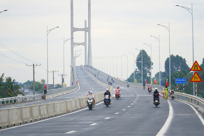 Cầu Rạch Miễu 2 nhìn từ bờ tỉnh Đồng Tháp. Ảnh: Hoàng Nam