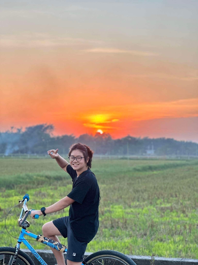 Phan Anh đạp xe ở Đà Lạt năm 2025. Ảnh: Nhân vật cung cấp