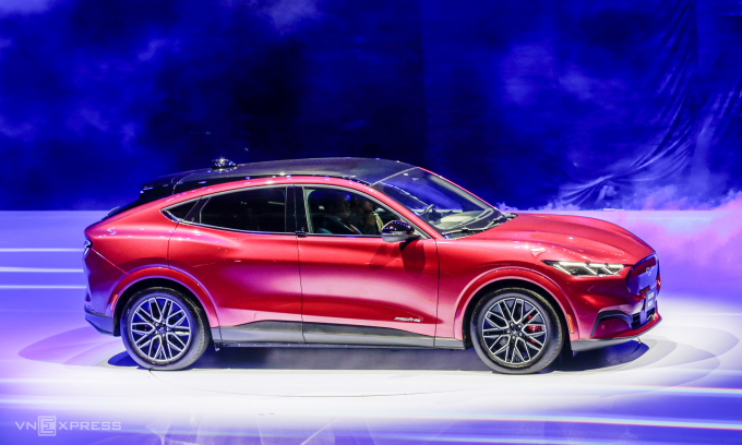 Kích thước của Mustang Mach-E ngang ngửa VinFast VF 8. Ảnh: Lương Dũng