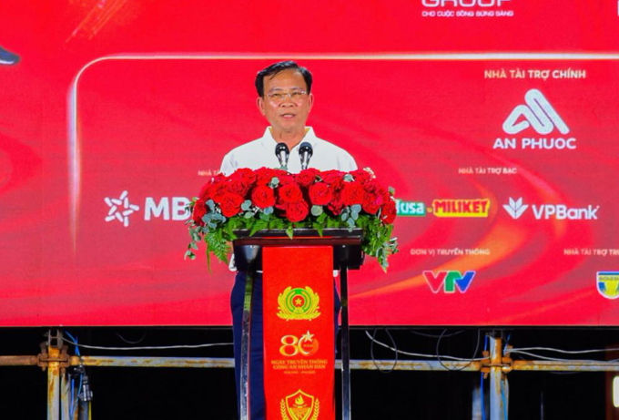 Ông Hồ Văn Mười, Chủ tịch UBND tỉnh Lâm Đồng phát biểu về ý nghĩa của các chương trình thể thao như Sports Festival 2025 với tỉnh tại lễ khai mạc sự kiện. Ảnh: NovaWorld