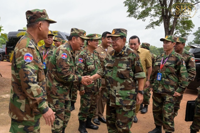 Chủ tịch Thượng viện Campuchia Hun Sen ngày 26/6 thăm các đơn vị quân đội tại tỉnh biên giới Oddar Meanchey. Ảnh: Facebook/Samdech Hun Sen of Cambodia