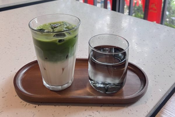 Matcha: Mẹ cho con bú uống có gây mất ngủ cho bé?