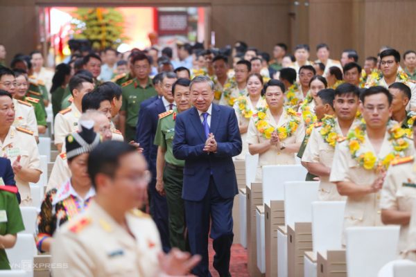 Tổng Bí thư gặp mặt công an tiêu biểu: Gương sáng nhân dân