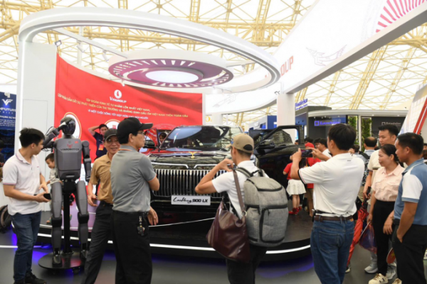 Vingroup: Hệ sinh thái tại triển lãm thành tựu quốc gia