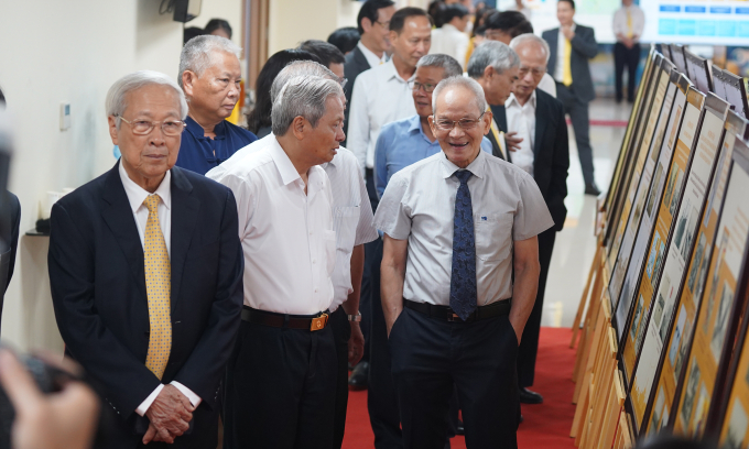 Các cựu cán bộ lãnh đạo ngành Bưu điện, tại sự kiện ngày 15/8/2025. Ảnh: Lưu Quý