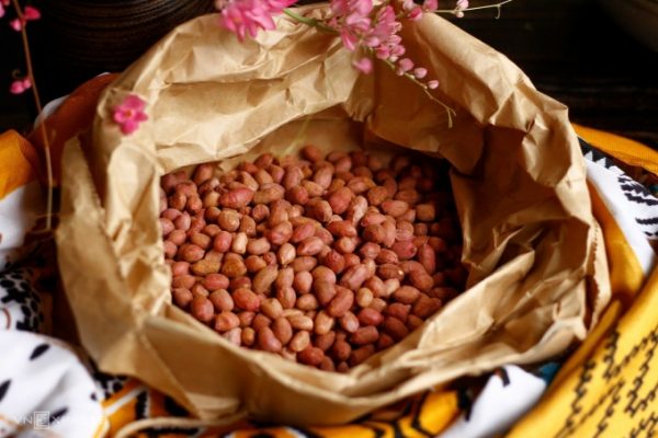 Tại sao nên để lạc nghỉ sau khi rang để giòn ngon?