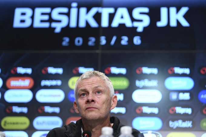 HLV Solskjaer họp báo sau trận Besiktas 0-1 Lausanne-Sport tối 28/8. Ảnh: AA