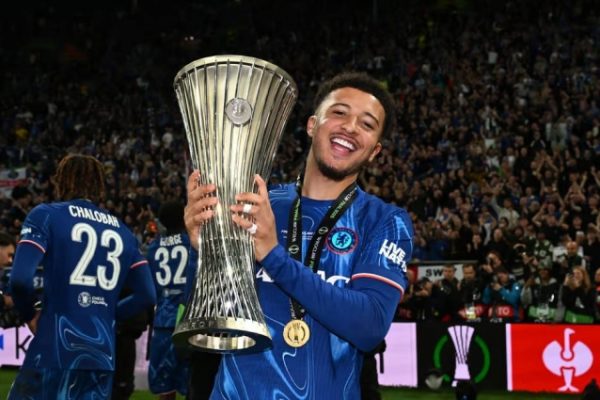 Sancho sẵn sàng giảm lương để rời Man Utd