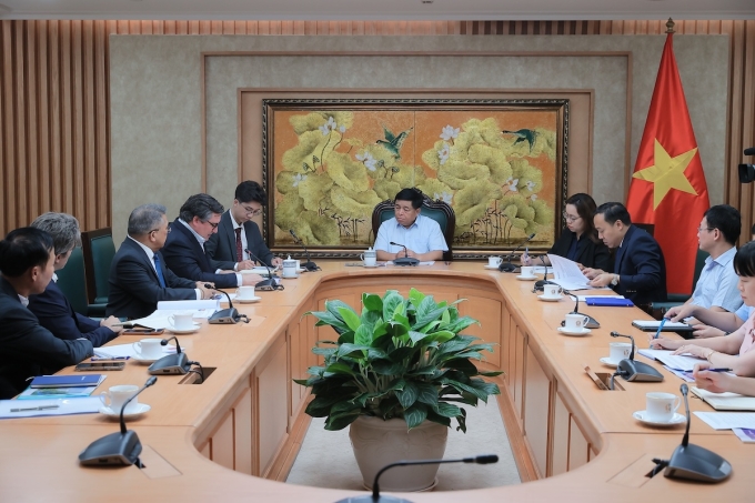 Phó thủ tướng Nguyễn Chí Dũng làm việc với đại diện Tập đoàn Aboitiz, ngày 5/8. Ảnh: VGP