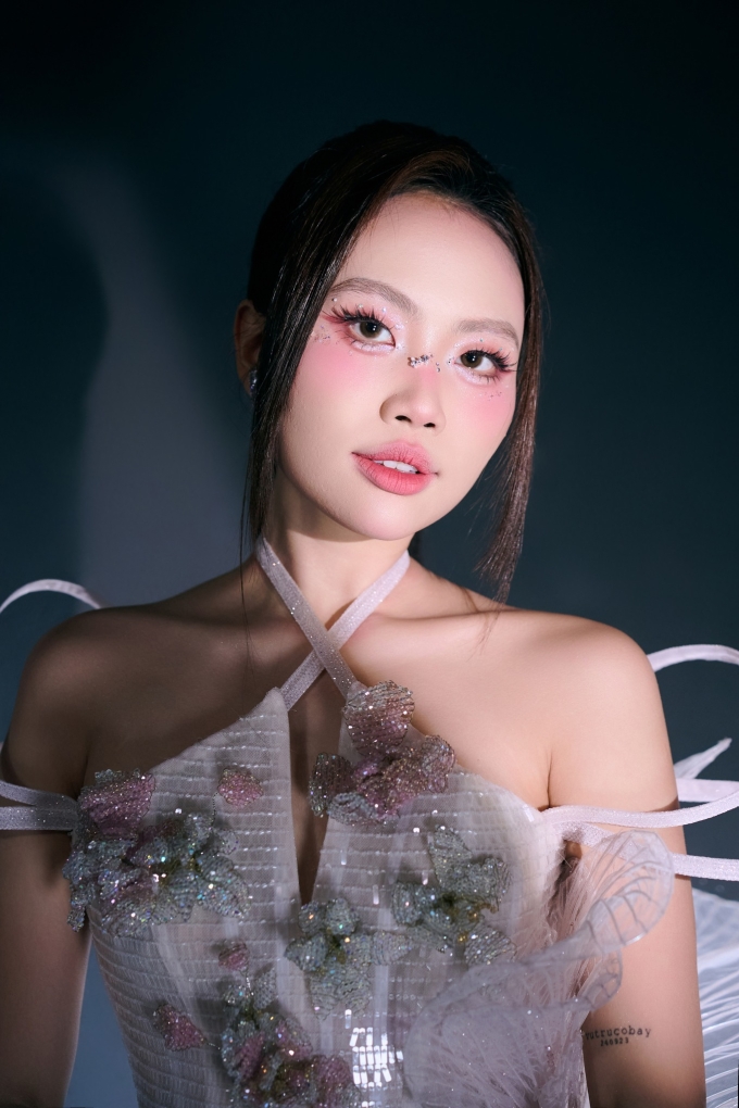 Vẻ trưởng thành của Phương Mỹ Chi ở tuổi 22.