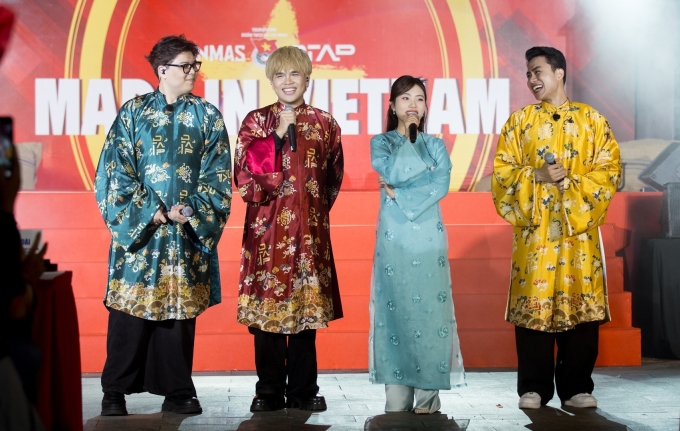 Phương Mỹ Chi và DTAP tham gia chương trình Chuyến xe tự hào thuộc dự án Made In Vietnam, ngày 26/8 ở TP Huế.