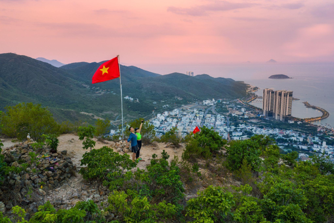 Cư dân có trải nghiệm hoạt động leo núi tại Bắc Nha Trang. Ảnh: La Tiên Villa